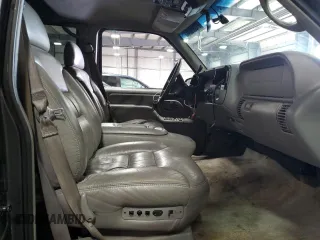 1999 Chevrolet Suburban with VIN 3GNFK16R8XG149091, listed as a Copart auction lot 71300024 with 254,044 mi miles and Salvage Title. Bid and sale history available at carsss.com. Image 7.