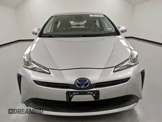 2021 Toyota Prius L Eco z VIN JTDKAMFU0M3140335, wystawiony jako Copart lot #61955845 z przebiegiem 96 071 mil mil oraz Czysty tytuł • Clean title. Historia ofert i sprzedaży dostępna na DreamBid. Obrazek 5.