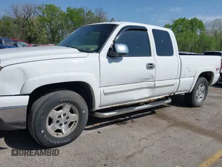 2006 Chevrolet Silverado 1500 LT3 with VIN 1GCEK19Z06Z198008, listed as a IAAI auction lot 42026601 with 258,272 mi miles. Bid and sale history available at carsss.com. Image 6.