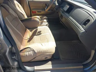 2000 Ford Crown Victoria LX with VIN 2FAFP74W8YX142015, listed as a IAAI auction lot 41767918 with 257,728 mi miles. Bid and sale history available at carsss.com. Image 5.