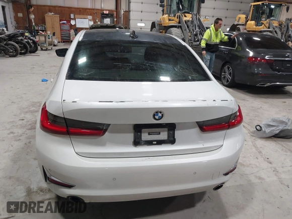 2019 BMW 3 Series 330i xDrive with VIN WBA5R7C55KAJ83482, listed as a IAAI auction lot 41565321 with 126,536 mi miles. Bid and sale history available at carsss.com. Image 16.