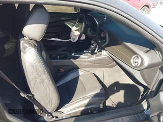 2017 Chevrolet Camaro 2SS with VIN 1G1FH1R79H0119680, listed as a IAAI auction lot 41774977 with 32,908 mi miles and . Bid and sale history available at DreamBid. Image 5.