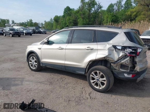 2018 Ford Escape SE z VIN 1FMCU9GD1JUB02119, wystawiony jako IAAI lot #42092393 z przebiegiem 69 309 mil mil oraz . Historia ofert i sprzedaży dostępna na DreamBid. Obrazek 14.