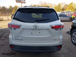 2014 Toyota Highlander XLE with VIN 5TDKKRFH9ES034849, listed as a IAAI auction lot 41792720 with 171,521 mi miles. Bid and sale history available at carsss.com. Image 16.