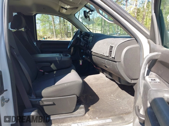 2012 Chevrolet Silverado 1500 LT with VIN 1GCRKSE74CZ101903, listed as a IAAI auction lot 41961697 with 199,626 mi miles. Bid and sale history available at carsss.com. Image 5.