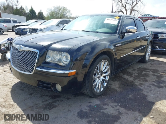2009 Chrysler 300 C z VIN 2C3LA63T39H612810, wystawiony jako IAAI lot #41827898 z przebiegiem 76 558 mil mil oraz . Historia ofert i sprzedaży dostępna na DreamBid. Obrazek 2.