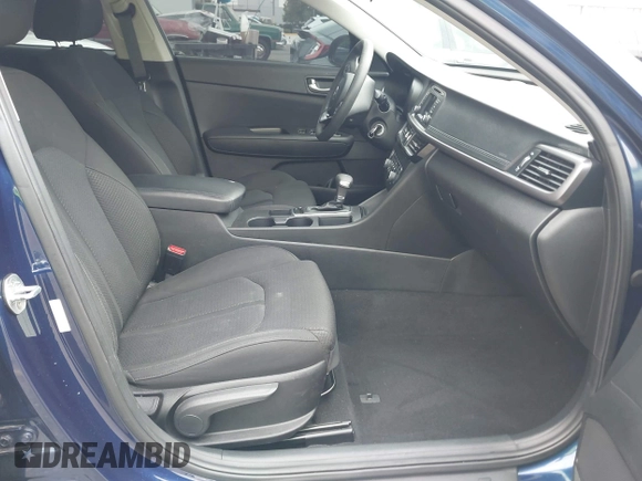 2017 Kia Optima LX z VIN 5XXGT4L32HG142220, wystawiony jako IAAI lot #42407297 z przebiegiem 139 731 mil mil oraz . Historia ofert i sprzedaży dostępna na DreamBid. Obrazek 5.