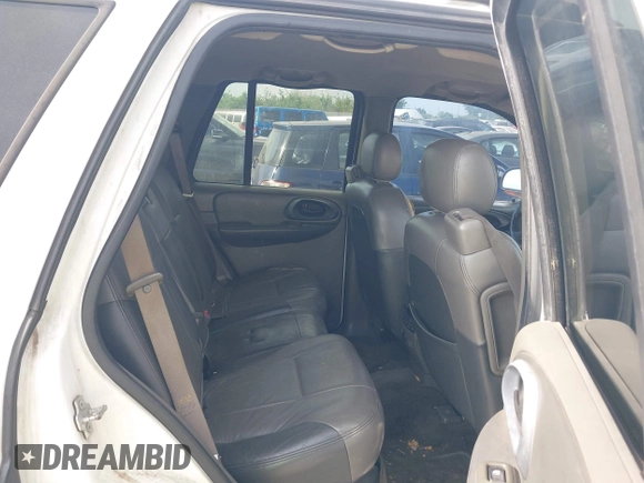2004 Chevrolet TrailBlazer LS with VIN 1GNDT13S442417473, listed as a IAAI auction lot 42068833 with 284,892 mi miles. Bid and sale history available at carsss.com. Image 8.