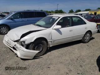 2000 Toyota Camry CE z VIN JT2BG22K3Y0453855, wystawiony jako Copart lot #53314355 z przebiegiem 152 013 mil mil oraz Szkoda całkowita • Salvage title. Historia ofert i sprzedaży dostępna na DreamBid. Obrazek 1.