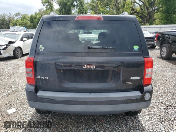 2014 Jeep Patriot Latitude with VIN 1C4NJRFBXED846992, listed as a Copart auction lot 60405735 with 93,779 mi miles and Clean title. Bid and sale history available at DreamBid. Image 6.