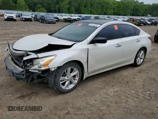 2015 Nissan Altima SV z VIN 1N4AL3AP2FC116869, wystawiony jako Copart lot #56748255 z przebiegiem 129 818 mil mil oraz Czysty tytuł • Clean title. Historia ofert i sprzedaży dostępna na DreamBid. Obrazek 1.