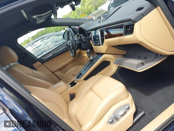 2018 Porsche Macan with VIN WP1AA2A57JLB02790, listed as a IAAI auction lot 42001685 with 59,313 mi miles. Bid and sale history available at carsss.com. Image 5.