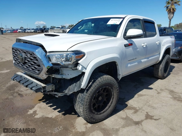 2019 Toyota Tacoma 4WD SR with VIN 3TMCZ5AN3KM207007, listed as a IAAI auction lot 41755529 with 43,203 mi miles. Bid and sale history available at carsss.com. Image 18.