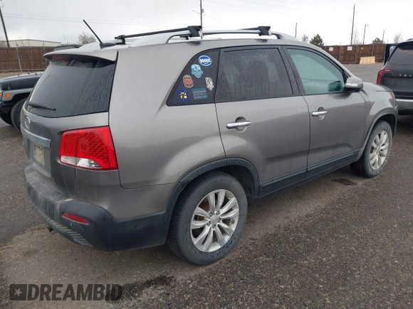 2011 Kia Sorento EX with VIN 5XYKU4A27BG028783, listed as a IAAI auction lot 41795310 with 256,109 mi miles. Bid and sale history available at carsss.com. Image 4.