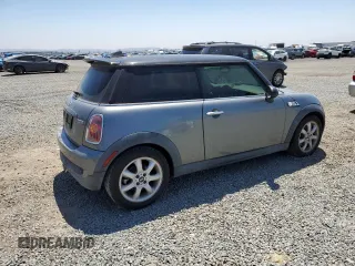 2010 MINI Hardtop S z VIN WMWMF7C53ATZ34487, wystawiony jako Copart lot #55308605 z przebiegiem 128 759 mil mil oraz Tytuł czysty. Historia ofert i sprzedaży dostępna na DreamBid. Obrazek 3.