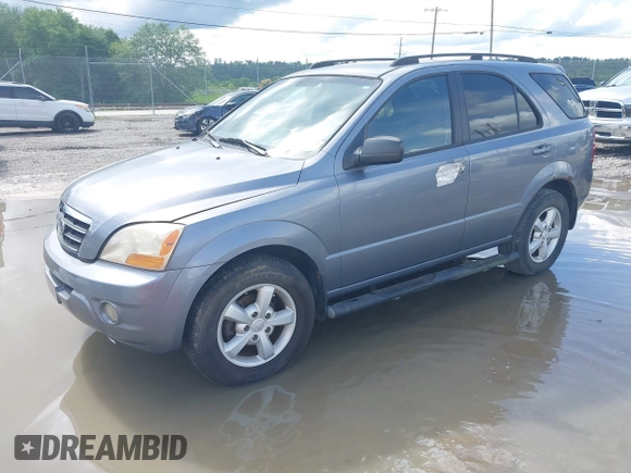 2008 Kia Sorento LX z VIN KNDJC735385819725, wystawiony jako IAAI lot #42487480 z przebiegiem 107 284 mil mil oraz . Historia ofert i sprzedaży dostępna na DreamBid. Obrazek 2.