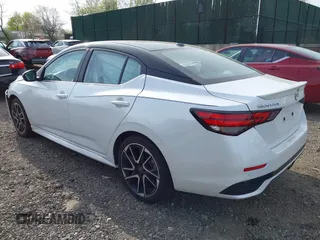 2024 Nissan Sentra SR z VIN 3N1AB8DV9RY354172, wystawiony jako IAAI lot #42106887 z przebiegiem 2 786 mil mil oraz . Historia ofert i sprzedaży dostępna na DreamBid. Obrazek 3.