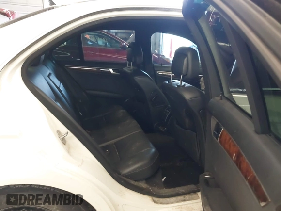 2012 Mercedes-Benz C 300 Sport z VIN WDDGF8BB4CA617822, wystawiony jako IAAI lot #41969593 z przebiegiem 188 670 mil mil oraz . Historia ofert i sprzedaży dostępna na DreamBid. Obrazek 8.