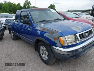 1999 Nissan Frontier XE z VIN 1N6DD26S5XC319085, wystawiony jako IAAI lot #42469039 z przebiegiem 59 251 mil mil oraz . Historia ofert i sprzedaży dostępna na DreamBid. Obrazek 1.