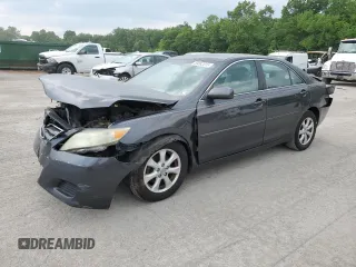 2010 Toyota Camry z VIN 4T1BF3EK2AU101355, wystawiony jako Copart lot #59882515 z przebiegiem 152 510 mil mil oraz Szkoda całkowita • Salvage title. Historia ofert i sprzedaży dostępna na DreamBid. Obrazek 1.