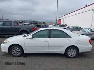 2002 Toyota Camry LE z VIN 4T1BE32K52U081479, wystawiony jako IAAI lot #41344104 z przebiegiem 243 950 mil mil oraz . Historia ofert i sprzedaży dostępna na DreamBid. Obrazek 14.