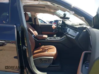 2021 Audi Q8 Premium Plus z VIN WA1EVAF14MD003053, wystawiony jako IAAI lot #41854362 z przebiegiem 32 412 mil mil oraz . Historia ofert i sprzedaży dostępna na DreamBid. Obrazek 5.