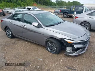 2024 Hyundai Elantra SEL z VIN KMHLM4DGXRU745257, wystawiony jako IAAI lot #42691234 z przebiegiem 45 217 mil mil oraz . Historia ofert i sprzedaży dostępna na DreamBid. Obrazek 1.