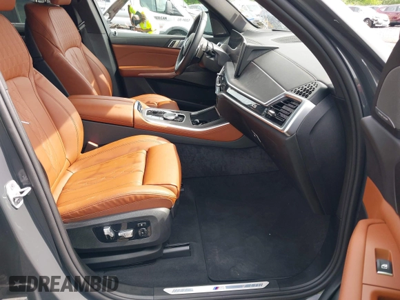 2024 BMW X5 xDrive40i with VIN 5UX23EU04R9V01472, listed as a IAAI auction lot 42295129 with 11,254 mi miles and . Bid and sale history available at DreamBid. Image 5.