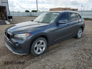 2015 BMW X1 sDrive28i z VIN WBAVM1C58FVW57385, wystawiony jako Copart lot #58594895 z przebiegiem 239 985 mil mil oraz Czysty tytuł • Clean title. Historia ofert i sprzedaży dostępna na DreamBid. Obrazek 1.
