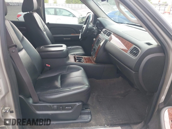 2008 Chevrolet Tahoe 3LT z VIN 1GNFK13088R244869, wystawiony jako IAAI lot #42155944 z przebiegiem 162 620 mil mil oraz . Historia ofert i sprzedaży dostępna na DreamBid. Obrazek 5.