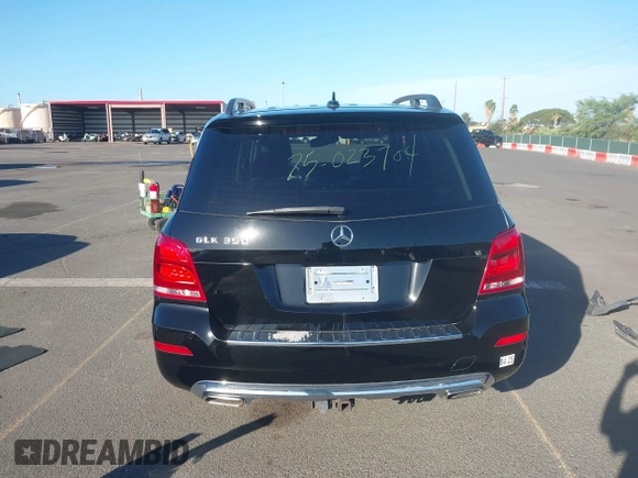2014 Mercedes-Benz GLK 350 with VIN WDCGG5HB7EG331681, listed as a IAAI auction lot 41411522 with 100,161 mi miles and . Bid and sale history available at carsss.com. Image 16.