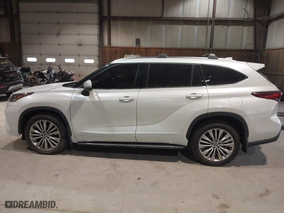 2022 Toyota Highlander Platinum with VIN 5TDFZRBH6NS192150, listed as a IAAI auction lot 41291531 with 67,474 mi miles. Bid and sale history available at carsss.com. Image 15.