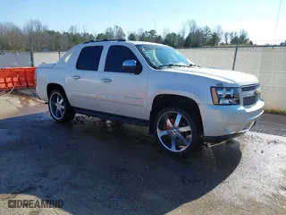 2010 Chevrolet Avalanche LTZ with VIN 3GNVKGE08AG272477, listed as a IAAI auction lot 41156676 with 209,408 mi miles. Bid and sale history available at carsss.com. Image 1.