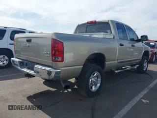 2005 Dodge 3500 SLT z VIN 3D7LS38C15G776041, wystawiony jako IAAI lot #42358059 z przebiegiem 93 860 mil mil oraz . Historia ofert i sprzedaży dostępna na DreamBid. Obrazek 4.