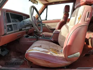 1985 Jeep Cherokee с VIN 1JCWB7742FT144063, выставлен на аукционе Copart как лот 84050844 с пробегом 80 072 миль миль и Чистый • Clean title. История ставок и продаж доступна на DreamBid. Изображение 7.