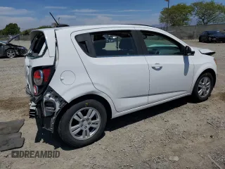 2016 Chevrolet Sonic LT z VIN 1G1JC6SHXG4175711, wystawiony jako Copart lot #55358605 z przebiegiem 59 422 mil mil oraz Szkoda całkowita • Salvage title. Historia ofert i sprzedaży dostępna na DreamBid. Obrazek 3.