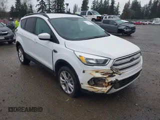 2018 Ford Escape SE z VIN 1FMCU9GD8JUA66364, wystawiony jako IAAI lot #41737613 z przebiegiem 58 681 mil mil oraz . Historia ofert i sprzedaży dostępna na DreamBid. Obrazek 1.