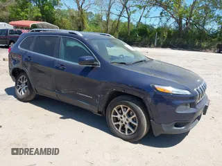 2014 Jeep Cherokee Latitude z VIN 1C4PJMCS0EW296402, wystawiony jako IAAI lot #42048248 z przebiegiem 132 012 mil mil oraz . Historia ofert i sprzedaży dostępna na DreamBid. Obrazek 1.