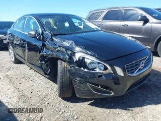 2013 Volvo S60 T5 Premier with VIN YV1612FS7D2207565, listed as a IAAI auction lot 41824247 with 127,217 mi miles. Bid and sale history available at carsss.com. Image 1.
