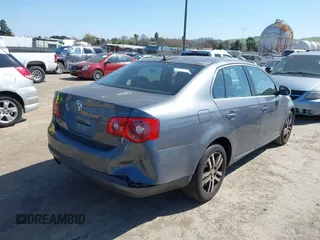 2005 Volkswagen Jetta z VIN 3VWDG71K35M613236, wystawiony jako IAAI lot #41764835 z przebiegiem Nie podano mil oraz . Historia ofert i sprzedaży dostępna na DreamBid. Obrazek 4.