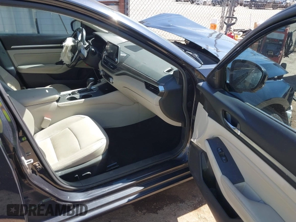 2019 Nissan Altima 2.5 Platinum with VIN 1N4BL4FV1KC148496, listed as a IAAI auction lot 41767567 with 73,473 mi miles. Bid and sale history available at carsss.com. Image 5.