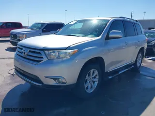 2011 Toyota Highlander with VIN 5TDZK3EH3BS041465, listed as a IAAI auction lot 41709017 with 183,674 mi miles. Bid and sale history available at carsss.com. Image 20.