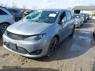 2018 Chrysler Pacifica Touring Plus with VIN 2C4RC1FG6JR350586, listed as a IAAI auction lot 41715717 with 84,497 mi miles. Bid and sale history available at carsss.com. Image 17.