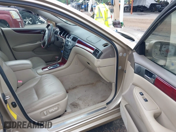 2004 Lexus ES 330 with VIN JTHBA30G745013033, listed as a IAAI auction lot 42124316 with 123,780 mi miles. Bid and sale history available at carsss.com. Image 5.