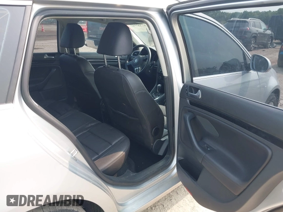 2014 Volkswagen Jetta TDI w/Sunroof & Nav z VIN 3VWPL7AJ3EM618503, wystawiony jako IAAI lot #42352147 z przebiegiem 94 341 mil mil oraz . Historia ofert i sprzedaży dostępna na DreamBid. Obrazek 8.
