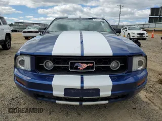 2007 Ford Mustang Deluxe z VIN 1ZVHT80N075219801, wystawiony jako Copart lot #57247925 z przebiegiem 203 385 mil mil oraz Czysty tytuł • Clean title. Historia ofert i sprzedaży dostępna na DreamBid. Obrazek 5.