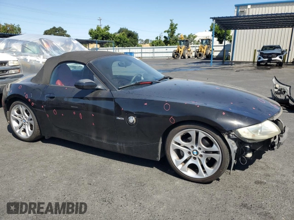 2005 BMW Z4 3.0i z VIN 4USBT53505LU11449, wystawiony jako Copart lot #59117535 z przebiegiem 83 103 mil mil oraz Szkoda całkowita • Salvage title. Historia ofert i sprzedaży dostępna na DreamBid. Obrazek 4.