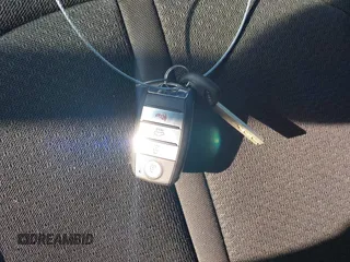 2017 Kia Optima z VIN KNAGT4LE2H5014899, wystawiony jako IAAI lot #42578989 z przebiegiem 110 363 mil mil oraz . Historia ofert i sprzedaży dostępna na DreamBid. Obrazek 11.