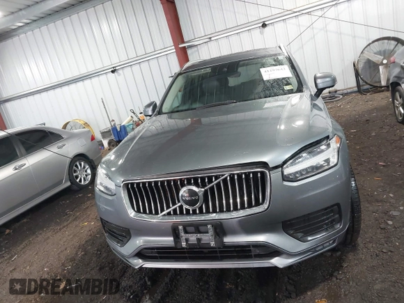 2020 Volvo XC90 Momentum with VIN YV4102PK3L1573865, listed as a IAAI auction lot 41297642 with 153,381 mi miles. Bid and sale history available at carsss.com. Image 13.