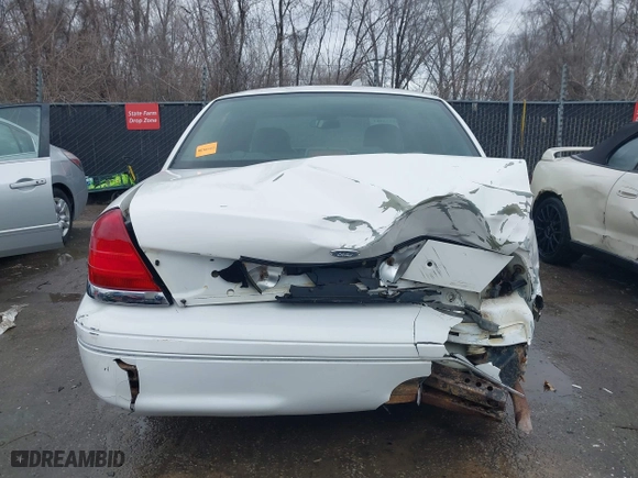 2005 Ford Crown Victoria LX with VIN 2FAFP74WX5X105415, listed as a IAAI auction lot 41523383 with 119,222 mi miles. Bid and sale history available at carsss.com. Image 16.